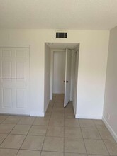 8620 N Sherman Cir in Miramar, FL - Building Photo - Building Photo