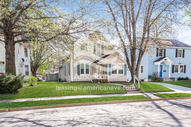 1317 44th St in Rock Island, IL - Foto de edificio - Building Photo