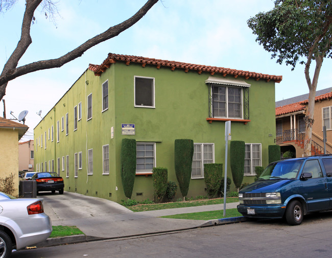 2451 Cedar Ave in Long Beach, CA - Building Photo - Building Photo