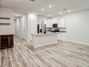 1211 Fairchild Vlg Dr in Pensacola, FL - Building Photo - Building Photo