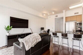 3225 Turtle Creek Blvd, Unit 1140 in Dallas, TX - Foto de edificio - Building Photo