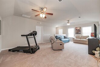 1024 Bird Creek Dr in Little Elm, TX - Foto de edificio - Building Photo