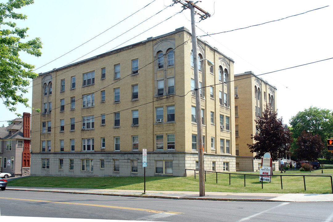 Commodore Apartments in Syracuse, NY - Foto de edificio