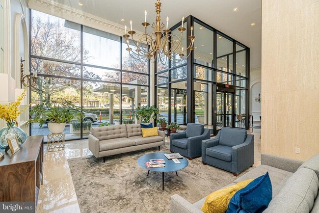 1300 Army Navy Dr in Arlington, VA - Building Photo - Building Photo