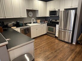 1070 N Milwaukee Ave in Chicago, IL - Building Photo