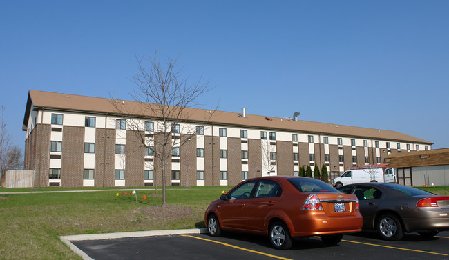 AHEPA 78 IV in Merrillville, IN - Foto de edificio - Building Photo