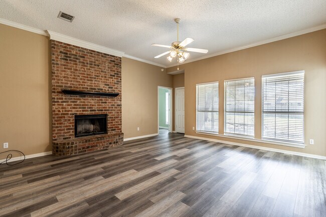 10312 Sierra W Dr in Waco, TX - Building Photo - Building Photo