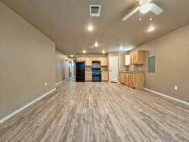 2221 E Main St in Lubbock, TX - Building Photo