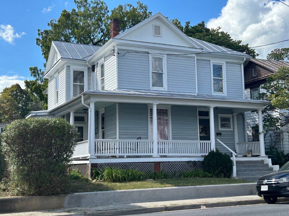 407 Collicello St, Unit 407B Collicello Street in Harrisonburg, VA - Building Photo