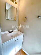 5937 Camaro Dr W in Jacksonville, FL - Foto de edificio - Building Photo