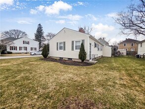 10 Brayton Ave in East Providence, RI - Building Photo - Building Photo