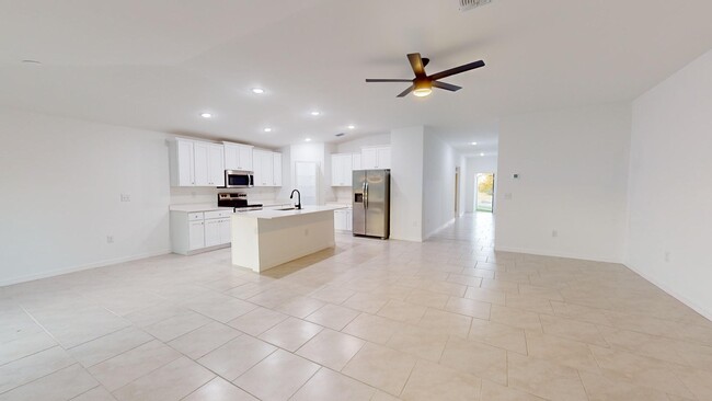 4134 E Gator Cir in Cape Coral, FL - Foto de edificio - Building Photo