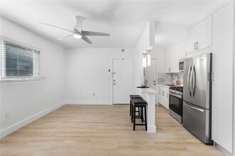 6330 SW 79th St in South Miami, FL - Building Photo - Building Photo