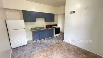 429 Island Ave in Mckees Rocks, PA - Building Photo