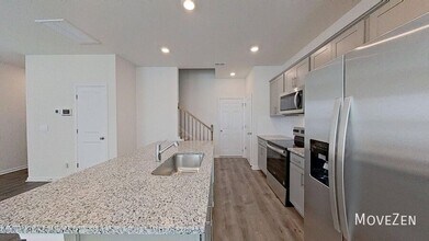 7032 Eclipse Trl in Whitsett, NC - Building Photo - Building Photo