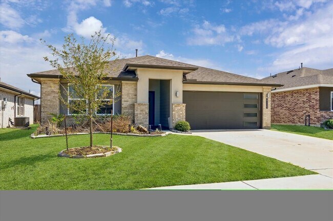 8115 Brahman Ln in Arcola, TX - Foto de edificio - Building Photo