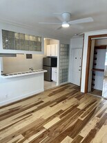 632 S Cloverdale Ave in Los Angeles, CA - Building Photo