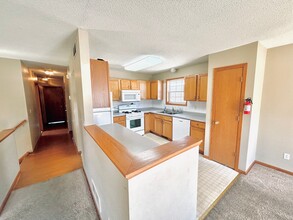 7487 Devin Ln in Shakopee, MN - Building Photo - Building Photo