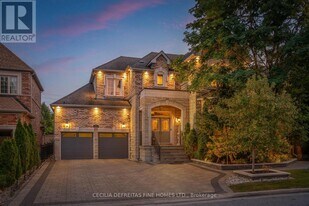 11 Beauvista Ct in Vaughan, ON - Building Photo