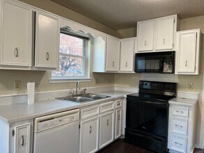 3902 Sam Peck Rd in Little Rock, AR - Building Photo - Building Photo
