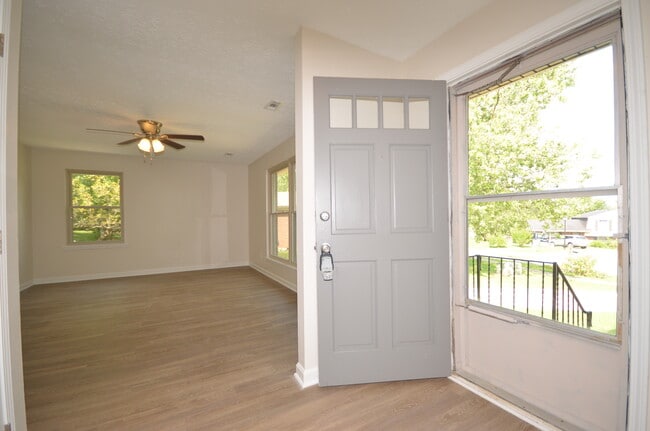 9205 Foxtail Ct in Crestwood, KY - Building Photo - Building Photo