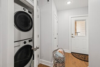 2550 W Balmoral Ave, Unit 1 in Chicago, IL - Foto de edificio - Building Photo