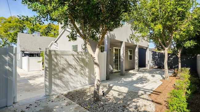 property at 3938 S Victoria Ave