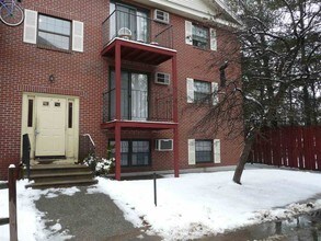 12 East Side Dr-Unit -15 in Concord, NH - Foto de edificio - Building Photo