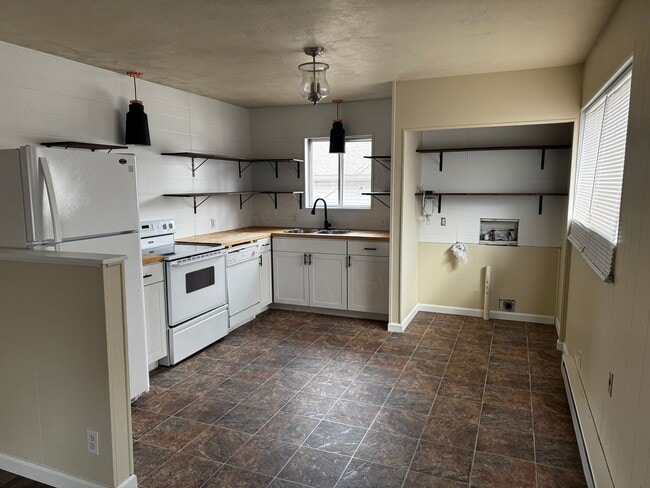property at 709-711 S Clark Ave