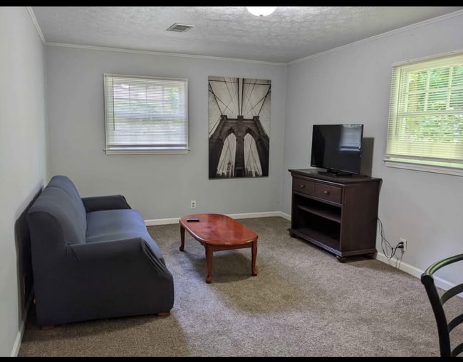 1738 Pounds Rd, Unit Basement Apartment
