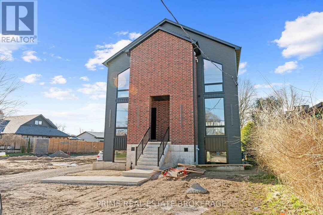 417-417 Base Line Rd E in London, ON - Building Photo