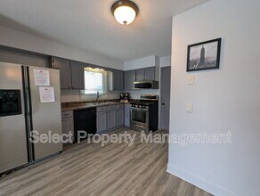 7812 Brookfield Dr in Fort Wayne, IN - Building Photo - Building Photo