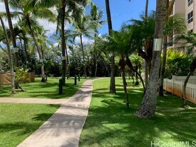 3075 Ala Poha Pl in Honolulu, HI - Building Photo