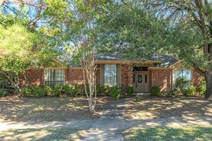 3704 Westview Dr in Bedford, TX - Building Photo