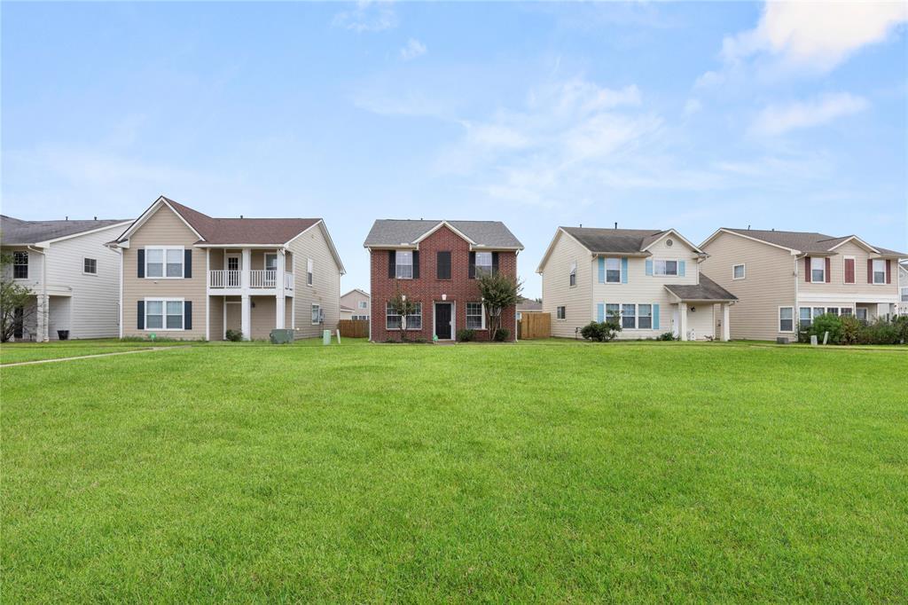 1011 Grassy View Dr in Houston, TX - Foto de edificio