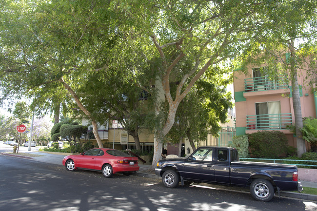 Villa Monti in Los Angeles, CA - Foto de edificio - Building Photo