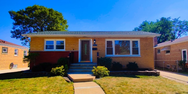 4629 W 99th St in Oak Lawn, IL - Foto de edificio - Building Photo