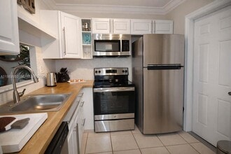 3530 NW 52nd Ave in Lauderdale Lakes, FL - Building Photo - Building Photo