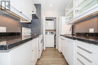 32-32 Hogarth Ave in Toronto, ON - Building Photo - Building Photo