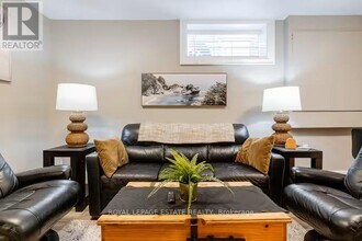 30 Rhydwen Ave in Toronto, ON - Building Photo - Building Photo