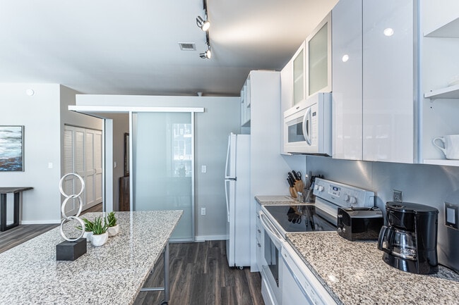 1989 Main in Kansas City, MO - Building Photo - Interior Photo