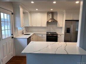 617 Alwick Ave in West Islip, NY - Building Photo - Building Photo