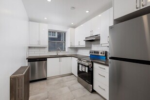 83 Wilson St in Oakville, ON - Building Photo