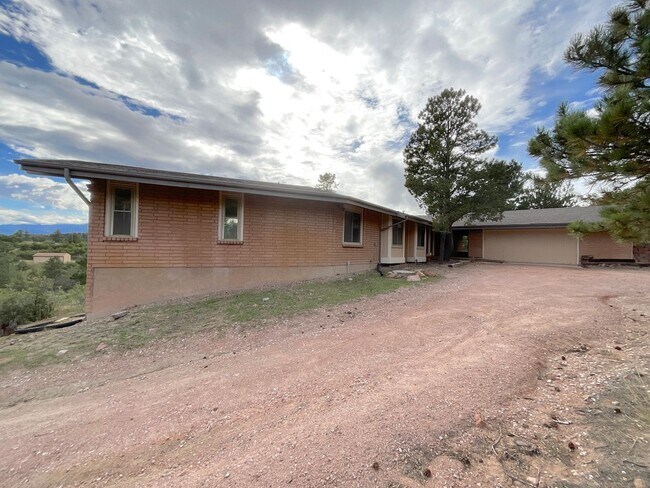 560 Northfield Rd in Colorado Springs, CO - Building Photo - Building Photo