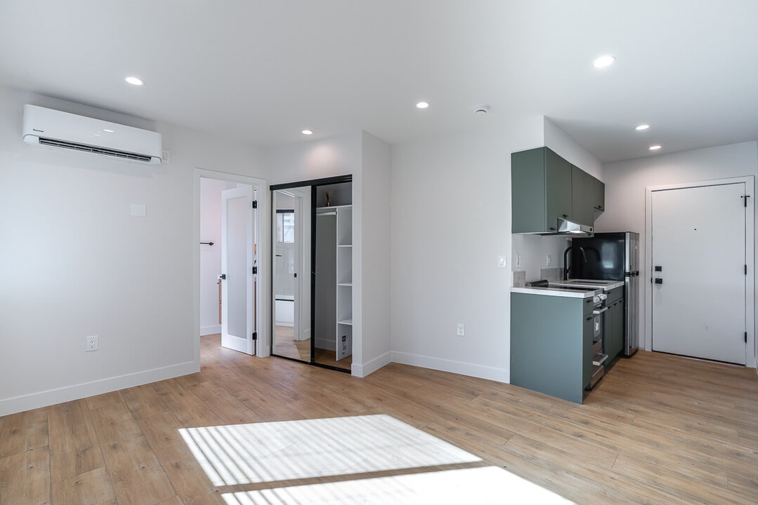 Hollywood Biltmore in Hollywood, CA - Building Photo