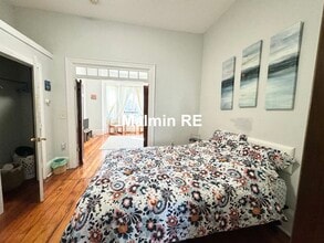 94 Mount Pleasant Ave, Unit 1A in Boston, MA - Foto de edificio - Building Photo