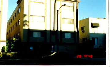 226 N Crescent Dr in Beverly Hills, CA - Building Photo - Building Photo