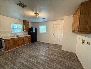 1012 Johnson St in Lockhart, TX - Building Photo - Building Photo