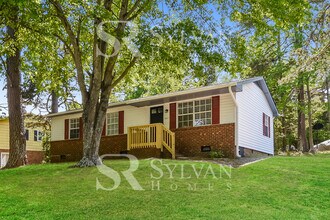 607 Elizabeth Dr in Thomasville, NC - Building Photo - Building Photo