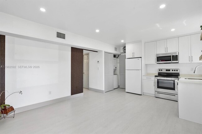 775 NW 96th St in Miami, FL - Foto de edificio - Building Photo